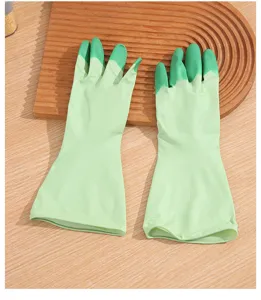 Vue détaillée des gants de ménage durables en latex vert bicolore avec motif rose
