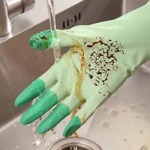 Gants de nettoyage ménagers imperméables et durables avec surface texturée pour cuisine.