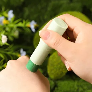 Natuurlijke smeerwortel kalmerende balsemstick voor draagbare verlichting van muggenbeten