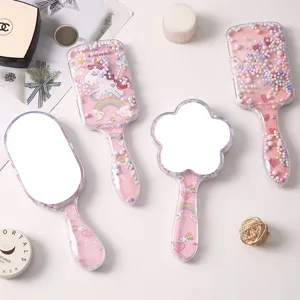 Lindos espejos de mano rosa con cuentas de arena movediza y dibujos de unicornios.