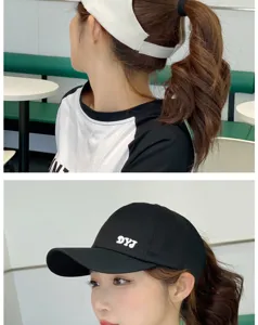 Vista detallada de la gorra de béisbol negra para coleta con logo bordado para mujer
