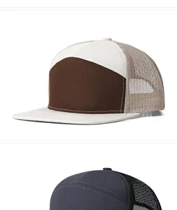 Vista detallada de gorras trucker de 7 paneles con visera plana y malla transpirable.