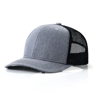 Gorra de camionero clásica de malla gris y negra con diseño transpirable ideal para verano.