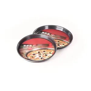 Set aus zwei Antihaft-Pizzapfannen, 9 und 10 Zoll, mit bunten Produktanzeigekarten.