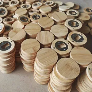 Große Auswahl an runden magnetischen Flaschenöffnern aus Bambus für DIY-Hochzeitsgeschenke