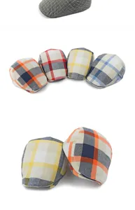 Berretti classici a quadri in vari colori presentati su un fondo bianco pulito.