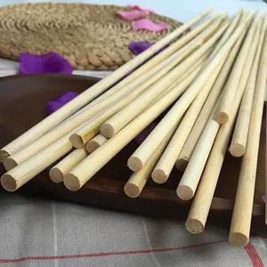 Nahaufnahme von extra langen und dicken Naturbambusstäben 50cm x 8mm für Mehrzwecknutzung