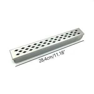 Boîte à fumage en acier inoxydable avec trous de ventilation losange pour barbecue.