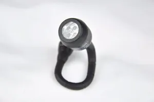 Primer plano de mini luz magnética para barbacoa con cuello flexible y cabezal multi-LED