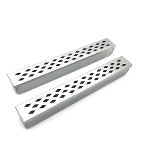 Boîte à fumage en acier inoxydable durable avec des trous en losange pour barbecue.