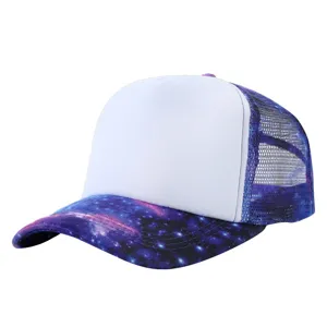 Modische Starry Sky Trucker Cap mit weißer DIY-Front und atmungsaktivem Mesh-Rücken.