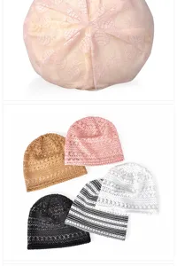 Vista dettagliata che mostra vari colori per berretti estivi in pizzo traspirante da donna