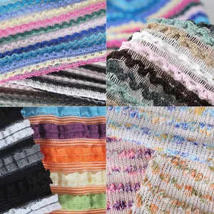 Berretto estivo in maglia traspirante per donna con strisce colorate retrò e trama morbida