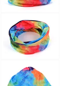 Primi piani del vivace motivo tie-dye su scaldacollo e cappello multifunzionali in morbido tessuto