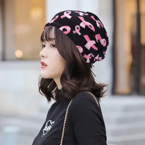 Berretto nero alla moda con stampa a nastro rosa da donna per la primavera e l'autunno