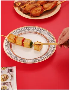 Detailansicht der goldenen 304 Edelstahl BBQ Fleischgabel für gegrilltes Essen