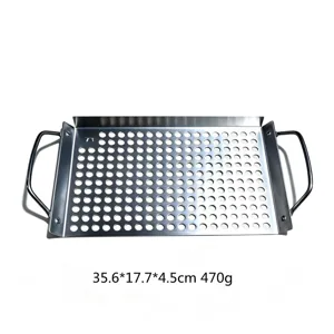 Vue détaillée de la plaque de gril rectangulaire en inox avec trous