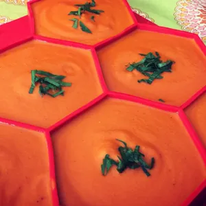Rote Silikon-Wabenform für DIY-Backen und Fleischpasteten mit sechseckigen Vertiefungen