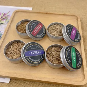 Vista de detalle de cuatro latas de virutas para ahumar cócteles con sabores de frutas