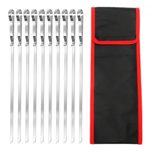 Detailansicht von 10 Edelstahl-Grillspießen mit Wellengriffen und schwarzer Aufbewahrungstasche.