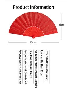 Vista dettagliata di ventaglio pieghevole rosso glitter con tela oxford e stecche in plastica