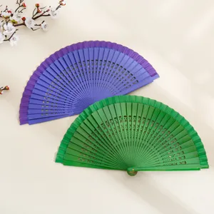 Eleganti ventagli pieghevoli in legno viola e verdi per danza cinese e sfilate di moda