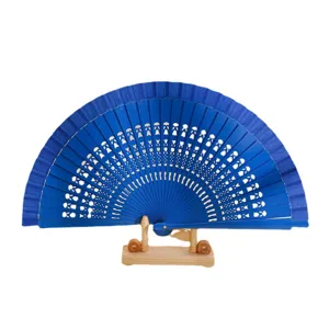 Elegante ventaglio pieghevole classico in legno blu per spettacoli di danza su supporto