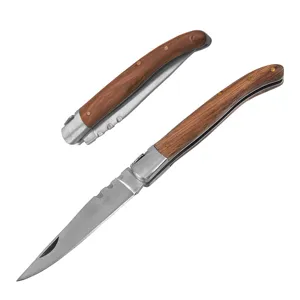 Detailansicht eines professionellen Klappmessers mit poliertem Holzgriff und Stahlklinge.