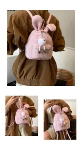 Mochila de felpa rosa para niños con lindas orejas de conejo y pompón blanco suave