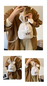 Detalles de una linda mochila de felpa blanca con orejas de conejo usada por una modelo
