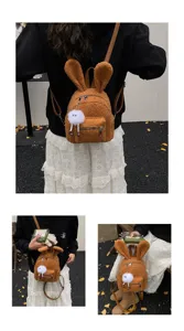Linda mochila de peluche marrón con orejas de conejo para niñas y colgante de pompón suave.