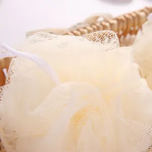 Esponja de baño de malla beige con cordón blanco para espuma suave y exfoliante