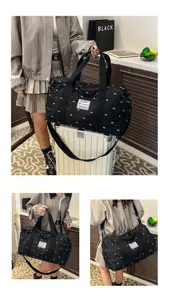Quilted lightweight travel duffel bag, small wear-resistant casual crossbody fitness bag.