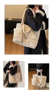 Lifestyle foto's van een beige minimalistische gewatteerde puffer tas met extra zakje