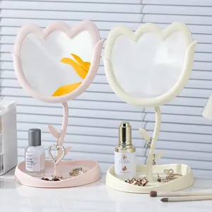 Eleganter tulpenförmiger Schreibtisch-Schminkspiegel mit Schmuckablage in Rosa und Creme