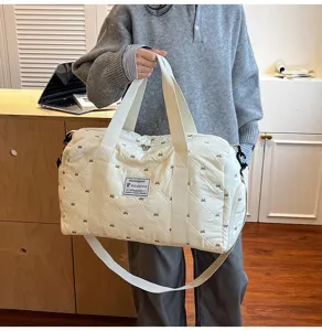 Quilted lightweight travel duffel bag with shoulder strap, stylish casual gym handbag for daily use