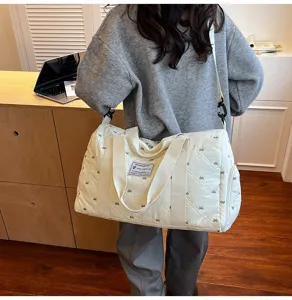 Quilted travel duffel bag lightweight casual weekender bag waterproof gym bag for women
