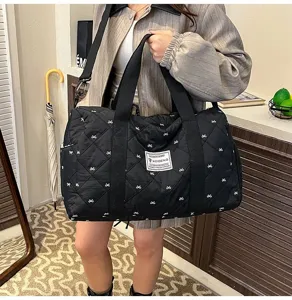 Quilted lightweight fashion travel duffel bag small wear-resistant crossbody sports gym bag.