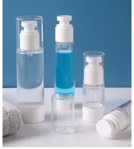 Vue détaillée des flacons de voyage transparents à pompe airless pour cosmétiques