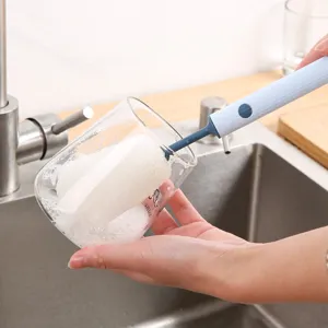 Cepillo de lufa con mango largo ideal para limpiar vasos y botellas domésticas a fondo