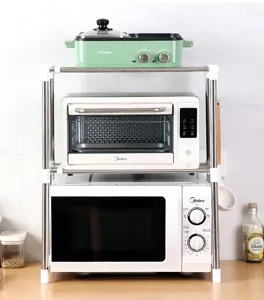 Scaffale per microonde retrattile a due strati in acciaio inox in una cucina moderna