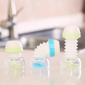 Detail van de drie instelbare standen van een telescopische keukenmengkraan waterfilter