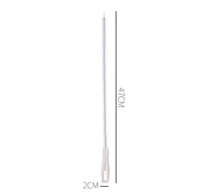 Vue détaillée montrant la longueur de 47cm et la largeur de 2cm du goupillon de débouchage