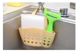 Porta spugne da lavandino in silicone beige con spugna e pelapatate verde scuro