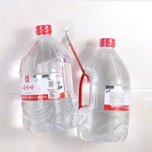 Starker transparenter Klebehaken an der Wand hält schwere Flaschen für hohe Tragfähigkeit