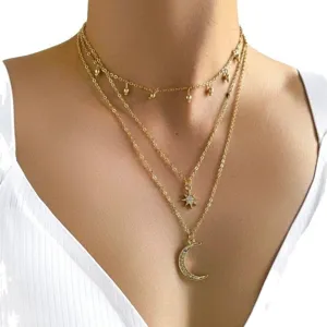 Elegante collana a tre strati in oro con pendenti a stella e mezzaluna scintillanti per donna