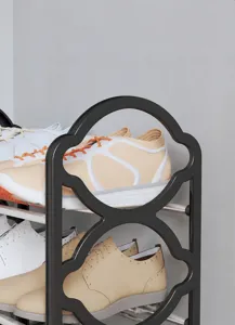 Detailansicht des verbesserten Schutzgeländers an einem 4-stufigen Schuhregal