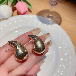 Boucles d'Oreilles Clous Goutte d'Eau Minimalistes pour Femmes Design de Niche en Métal Poli Gouttes d'Eau Bijoux Plaqués Argent avec Tige en Argent 925