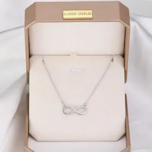 Collar minimalista con colgante de infinito en plata con piedras en caja de regalo