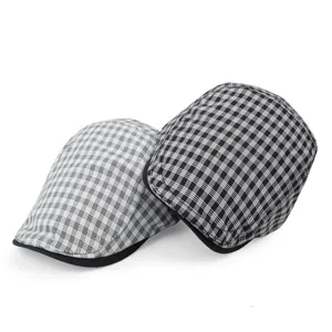 Coppia di berretti piatti a scacchi in stile vintage britannico da uomo, grigio e nero